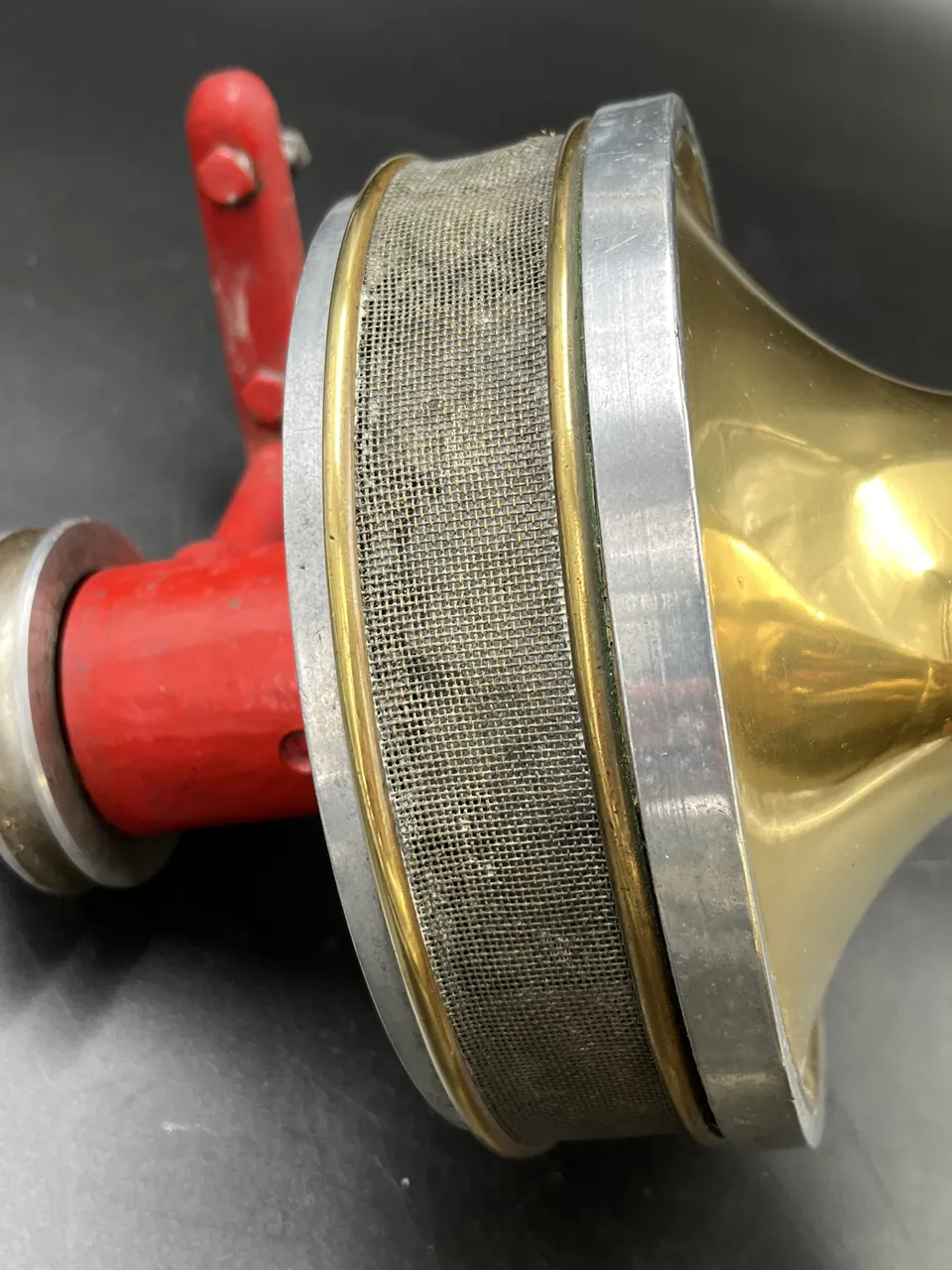 Pre-war pulley-driven brass horn, photograph 6