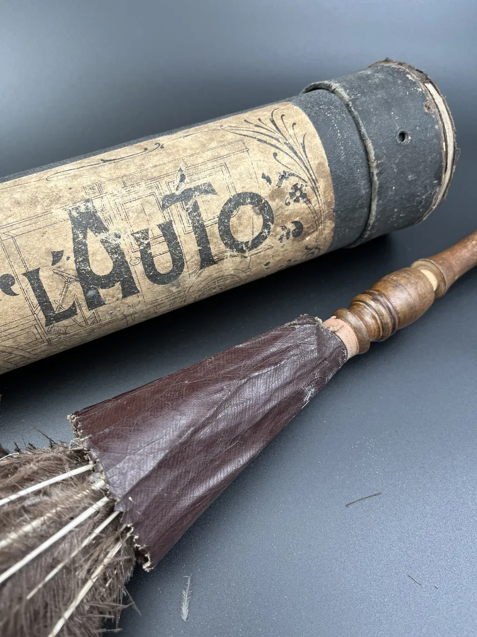 'Plumeau L'Auto' veteran car feather duster, photograph 3