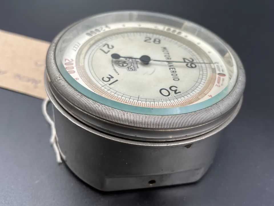 Smiths 'Motor Aneroid', photograph 3
