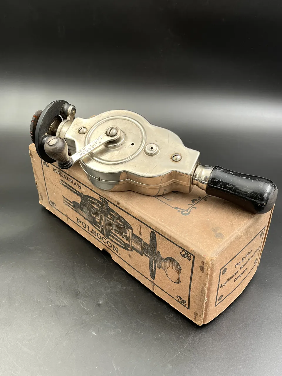 Macaura's Pulsocon massage machine, 1904, photograph 3