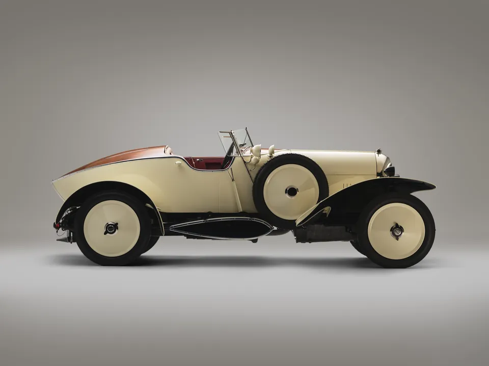 1927 Bentley 3 Litre Speed Model boat-tail, photograph 1