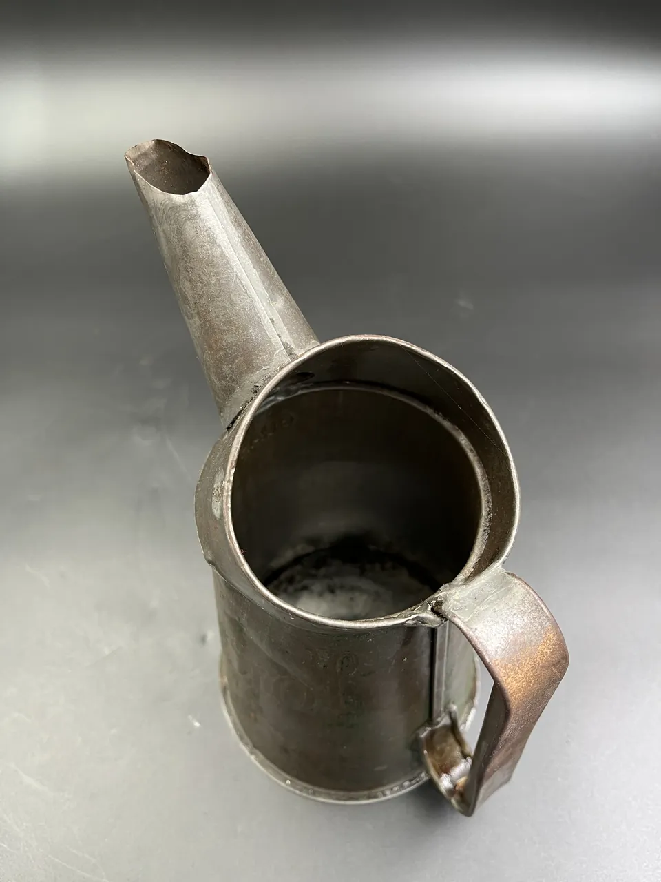 Wakefield Castrol quart oil jug, photograph 6