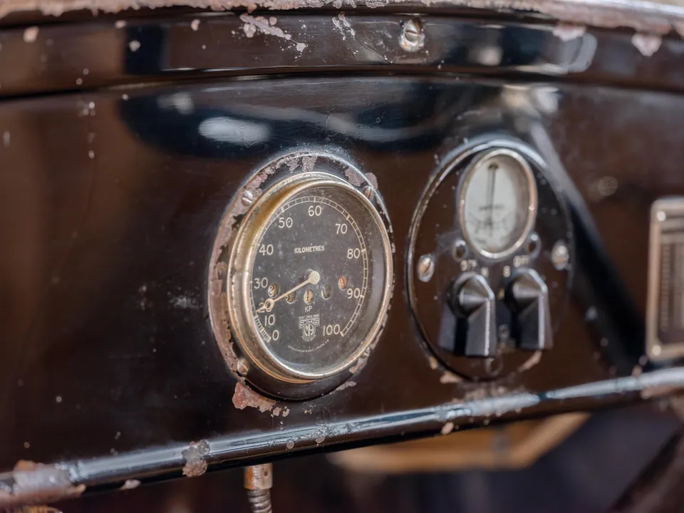 Original surfaces on a conserved 1928 Austin Seven