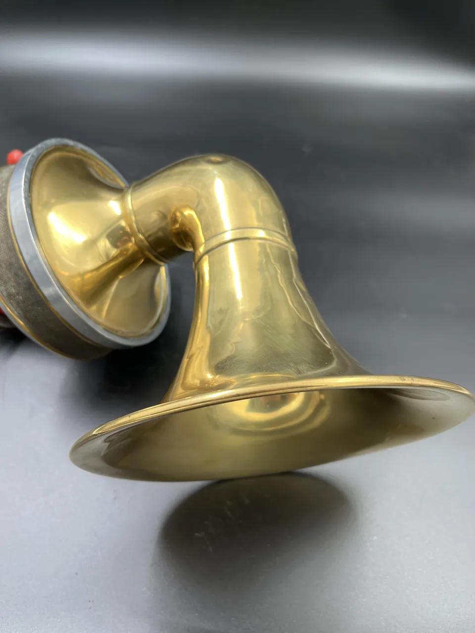 Pre-war pulley-driven brass horn, photograph 4