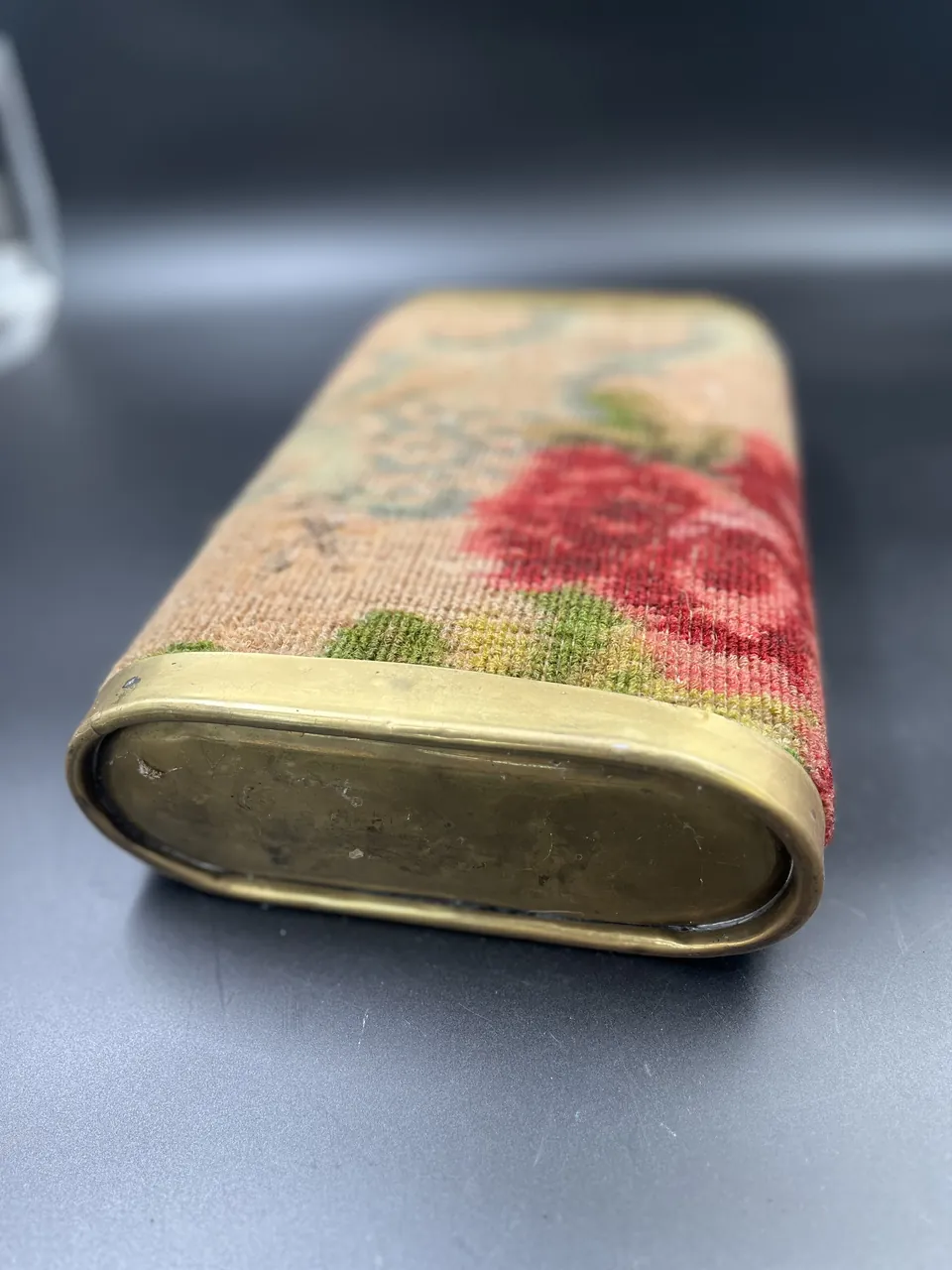 Carpeted foot warmer, photograph 5