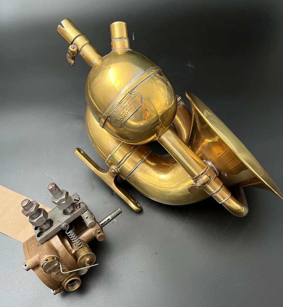L'Autovox double-twist horn with mechanical bellows, 1908 patent, photograph 3