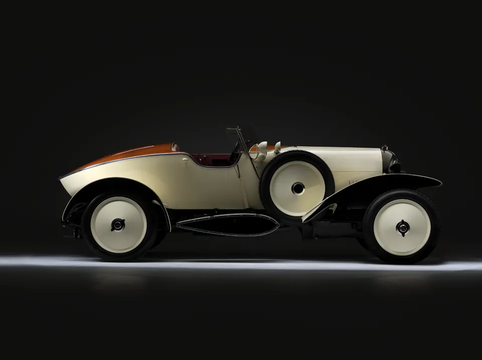 1927 Bentley 3 Litre Speed Model boat-tail, photograph 3