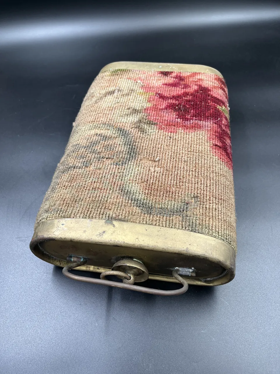 Carpeted foot warmer, photograph 4